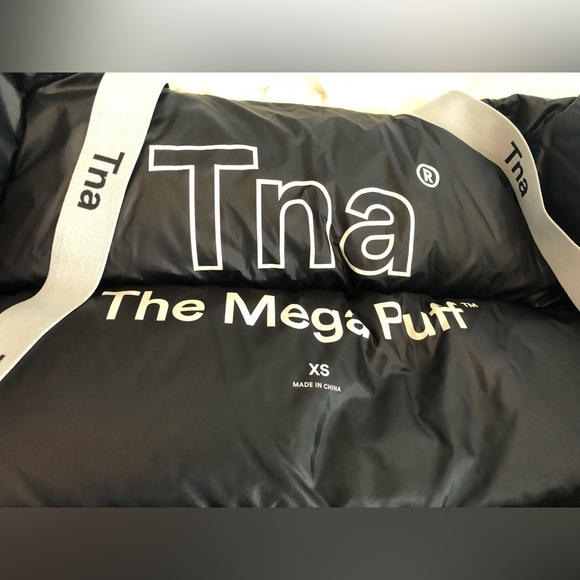 Womens aritzia mega puff jacket - Picture 10 of 16